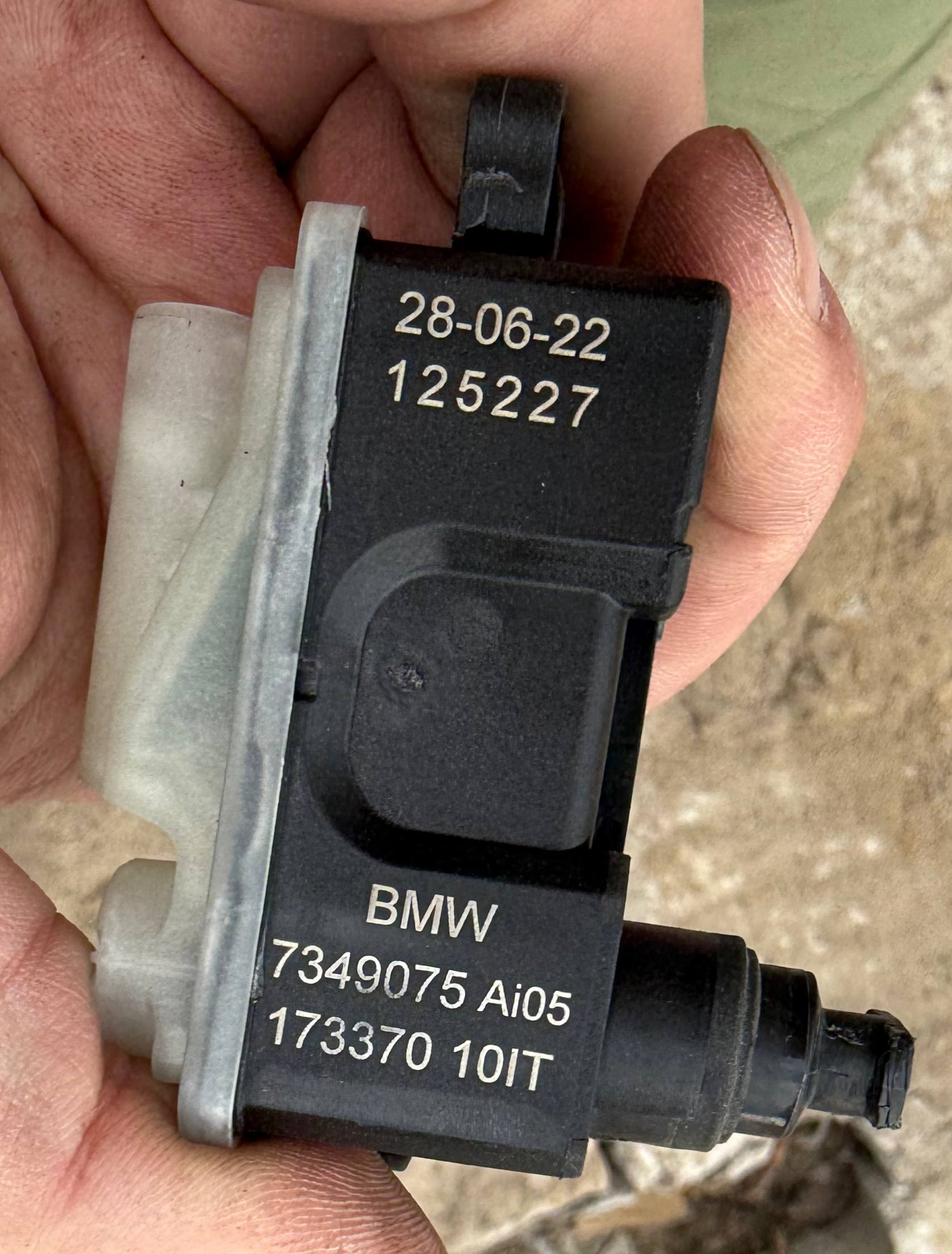 Купити серва лючка бензобака BMW 