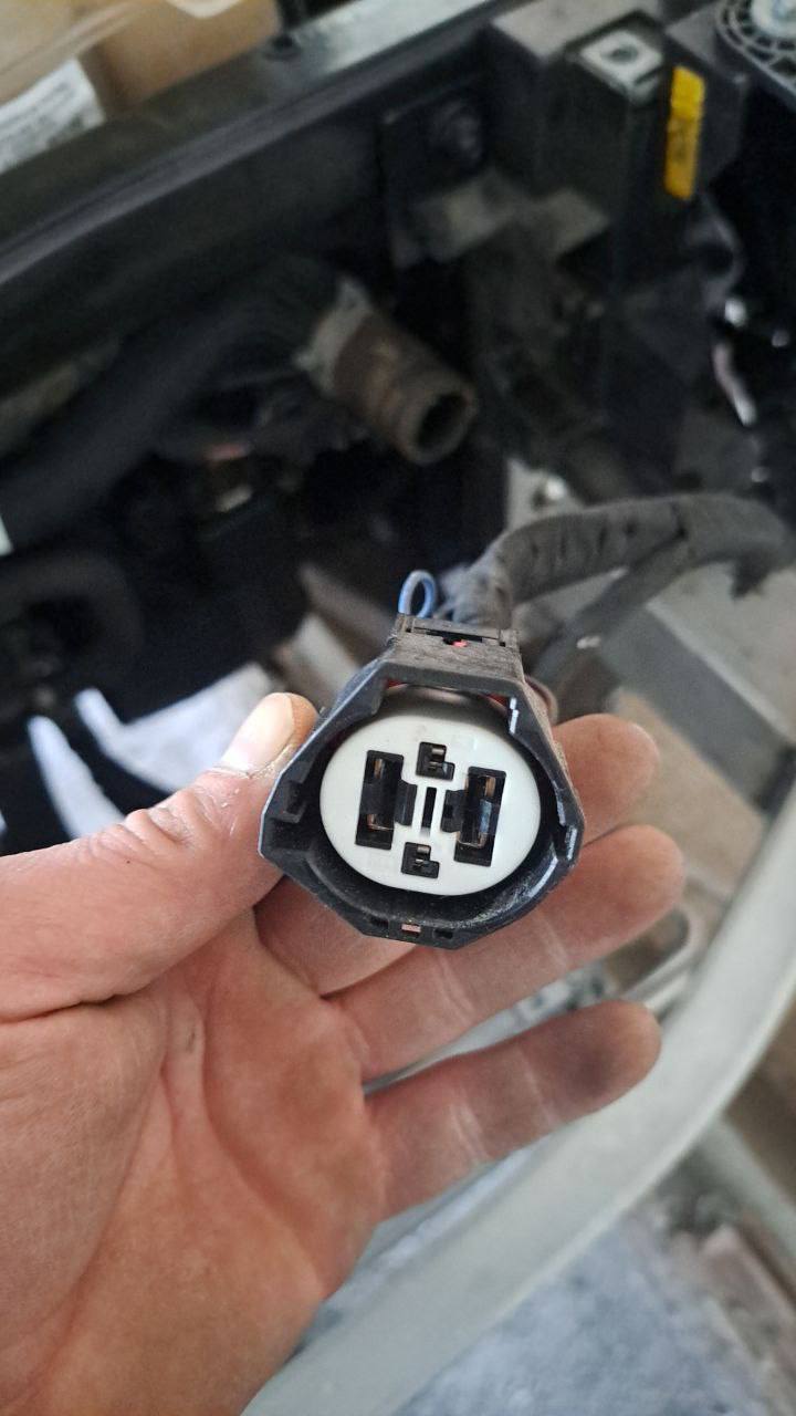 дифузор радіатора Jeep Cherokee 2020 р. 