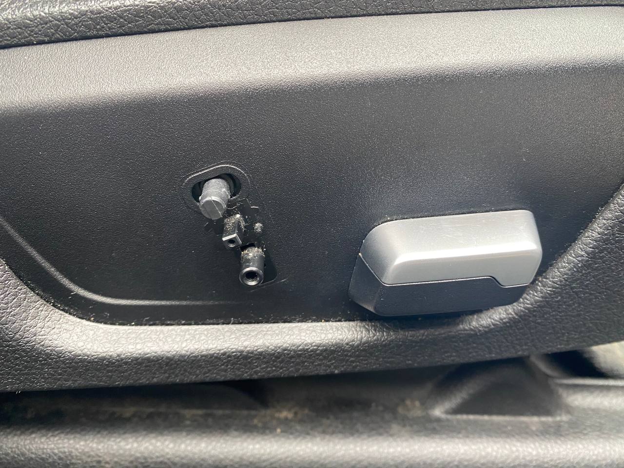 накладка на кнопку регулировки правого сидения BMW 