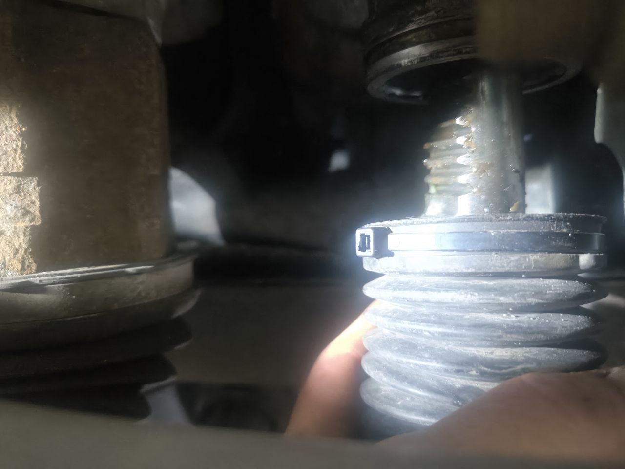 Купити деталь із зображення Jeep Cherokee 