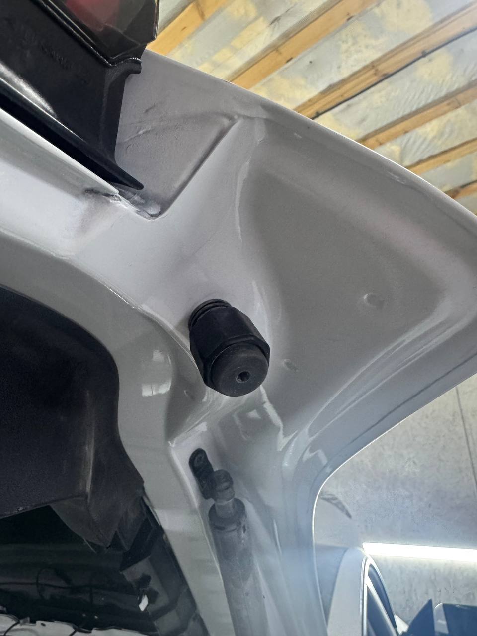 кронштейн порога Tesla 