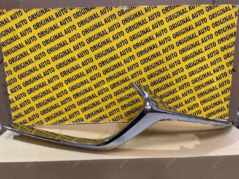 молдинг решітки радіатора Mazda 3 2020 р. 