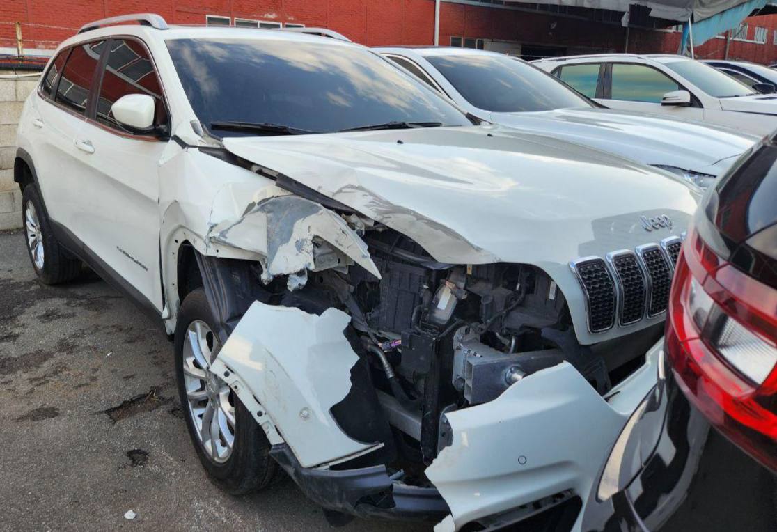 Купити переднє праве крило Jeep Cherokee 