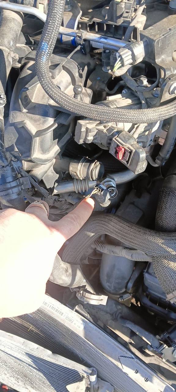 датчик на патрубок ЕГР Ford Escape 2022 р. 