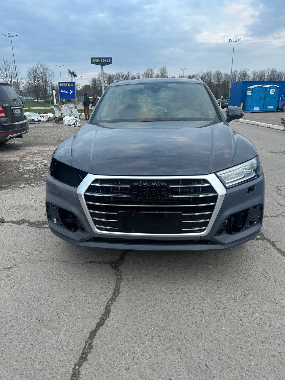 Купити права фара Audi 