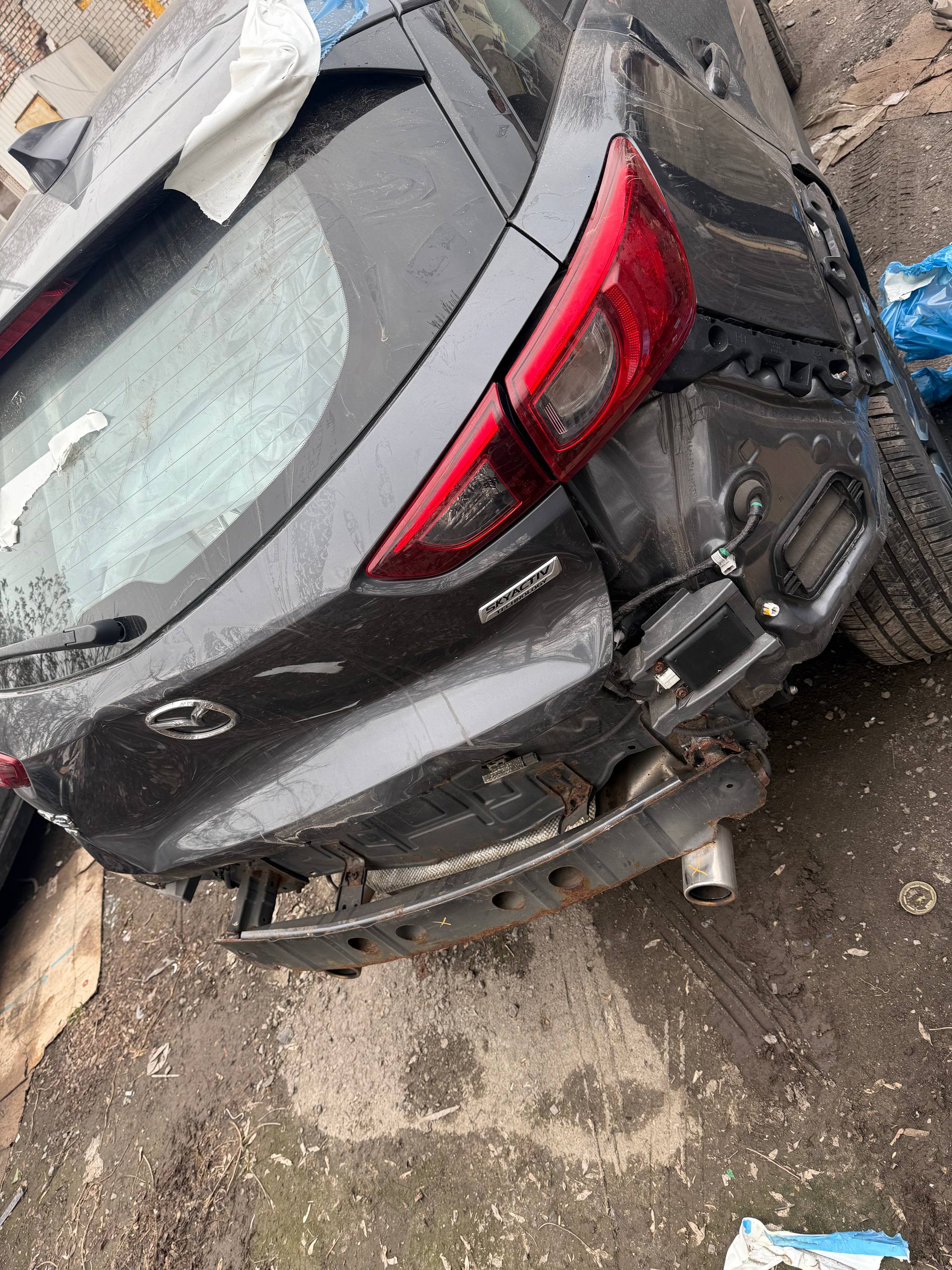 Купити кришка багажника Mazda 