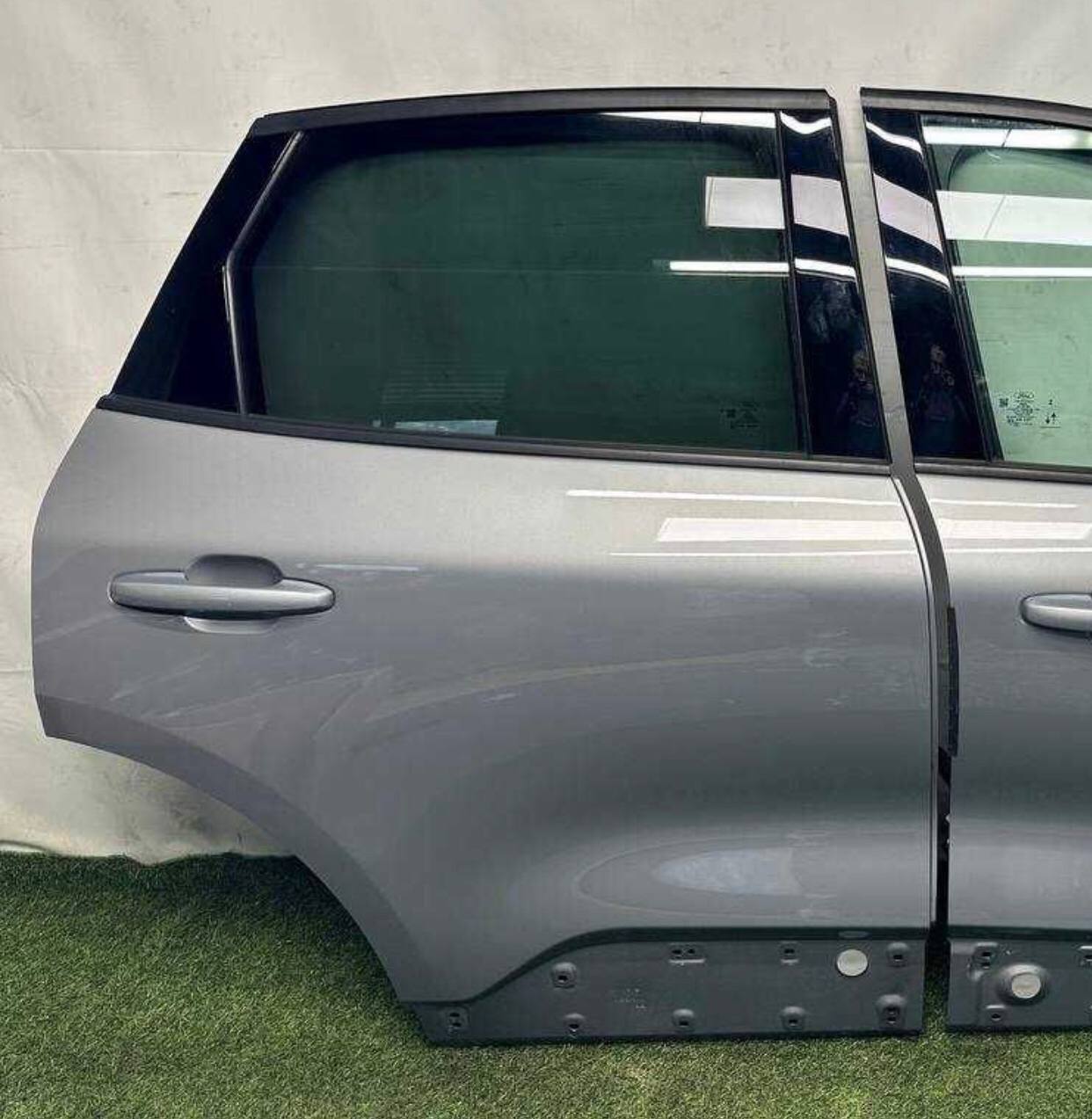 задні двері Ford Kuga 2020 р. 