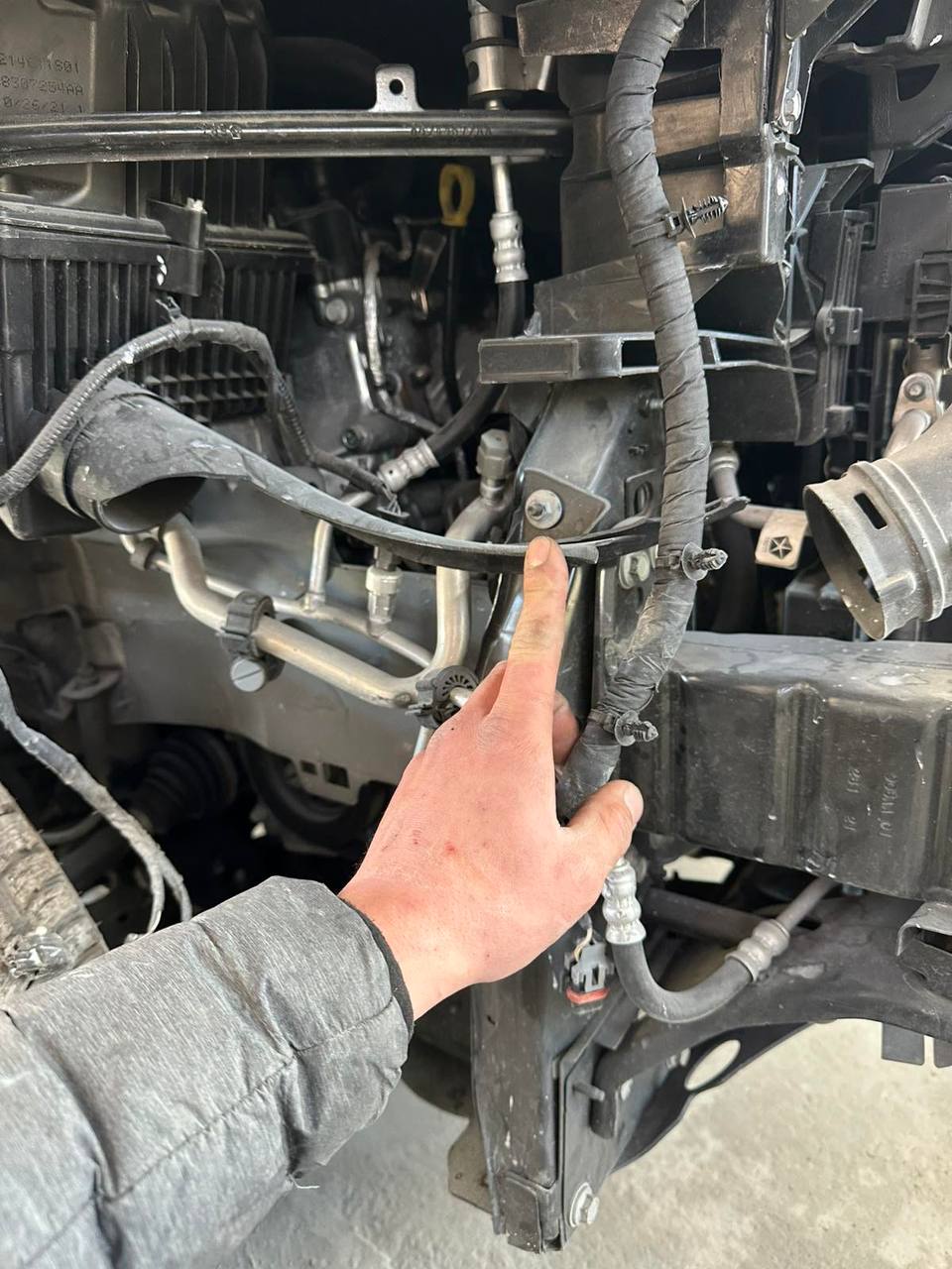 труба пластик Jeep Compass 