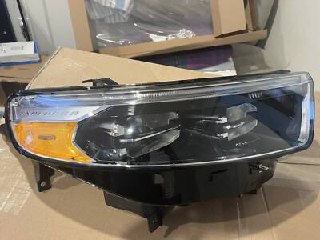 права фара Ford Explorer 