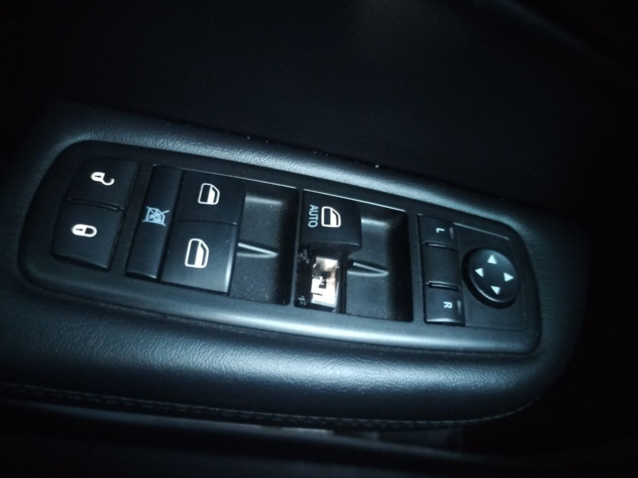 блок керування в зборі Chrysler 200 