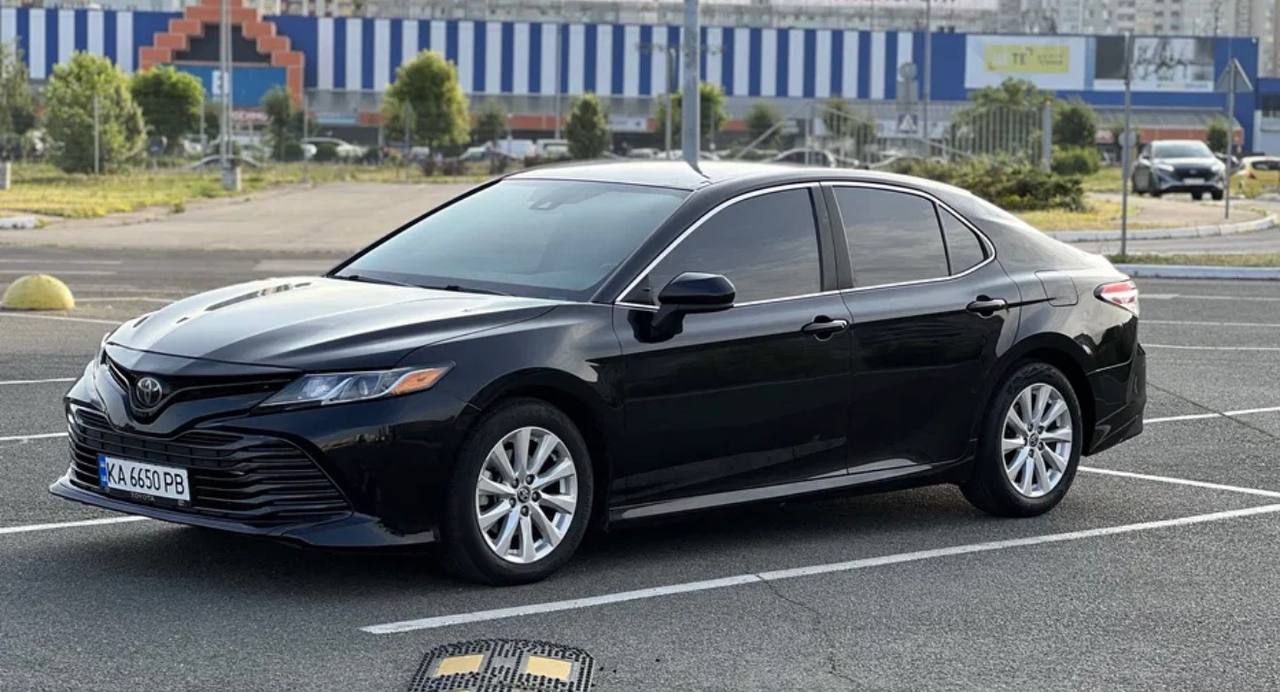 лівий четверть з кришою Toyota 2019 р. 