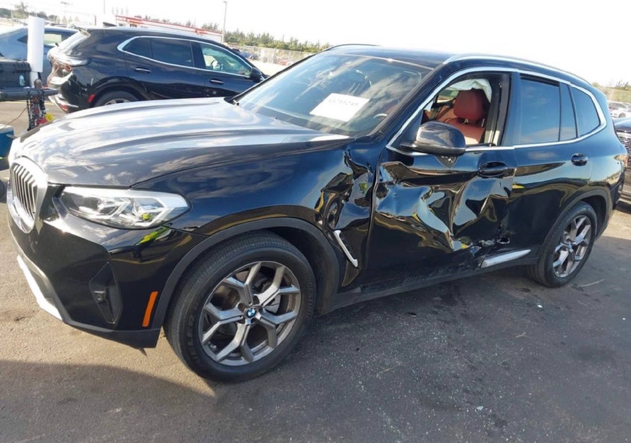 Купити переднє ліве крило BMW X3 2024 р. 