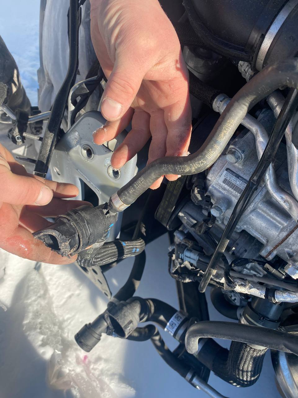 Трубка от расширительного бачка до радиатора охлаждения Jeep Compass 2024 р. 