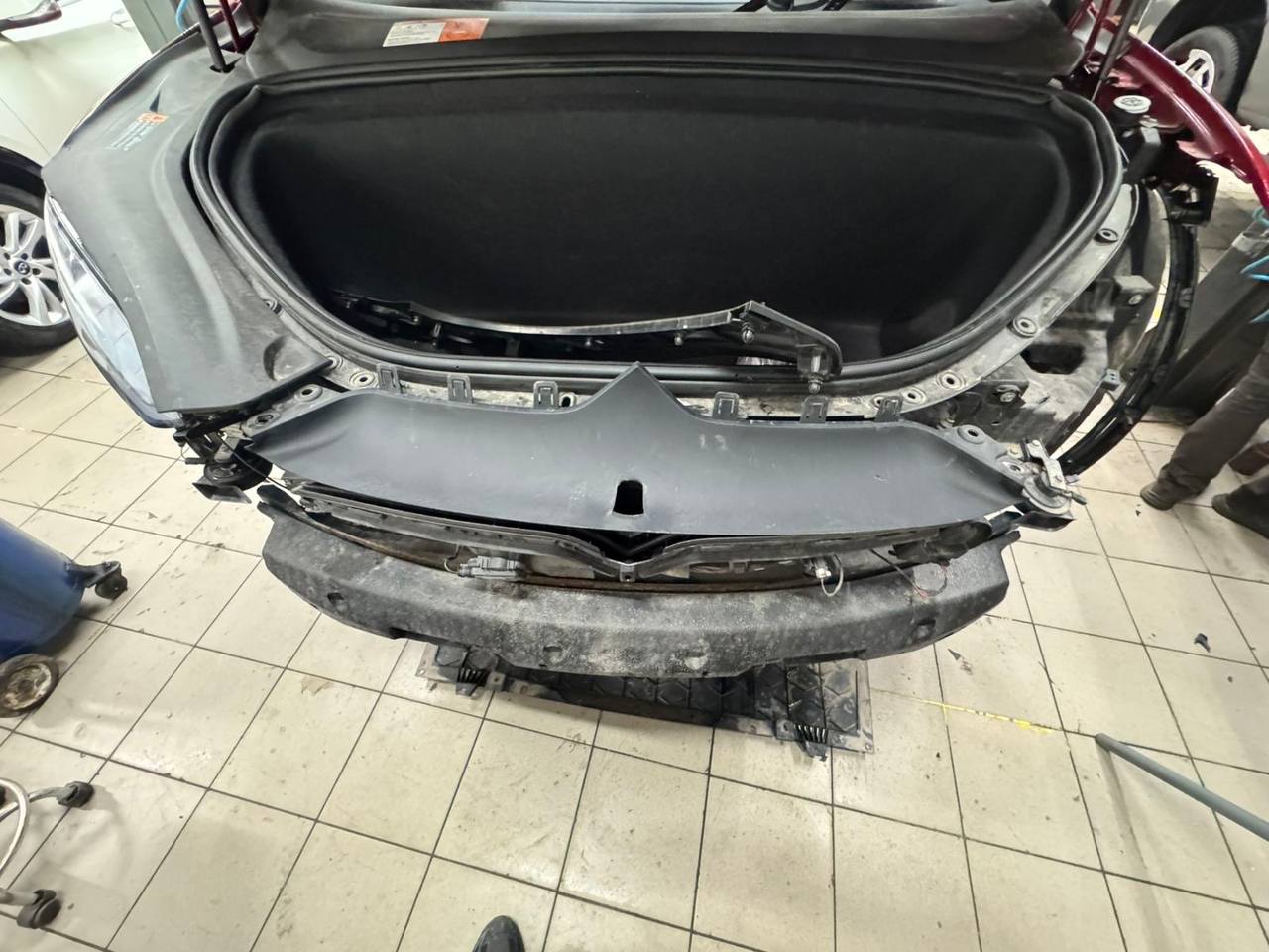 Купити Нижній губа Tesla 