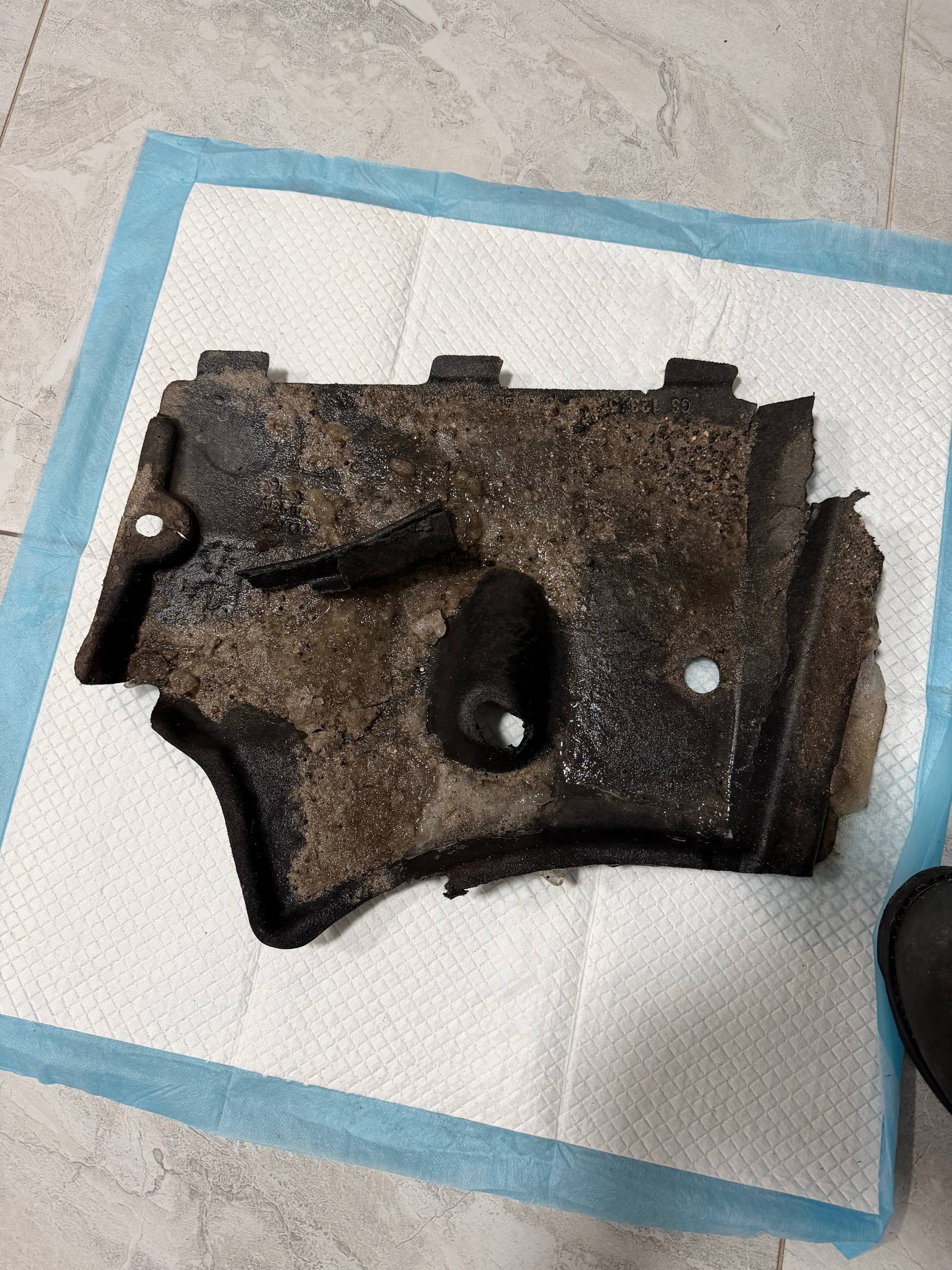 захист днища лівий передній Audi A6 