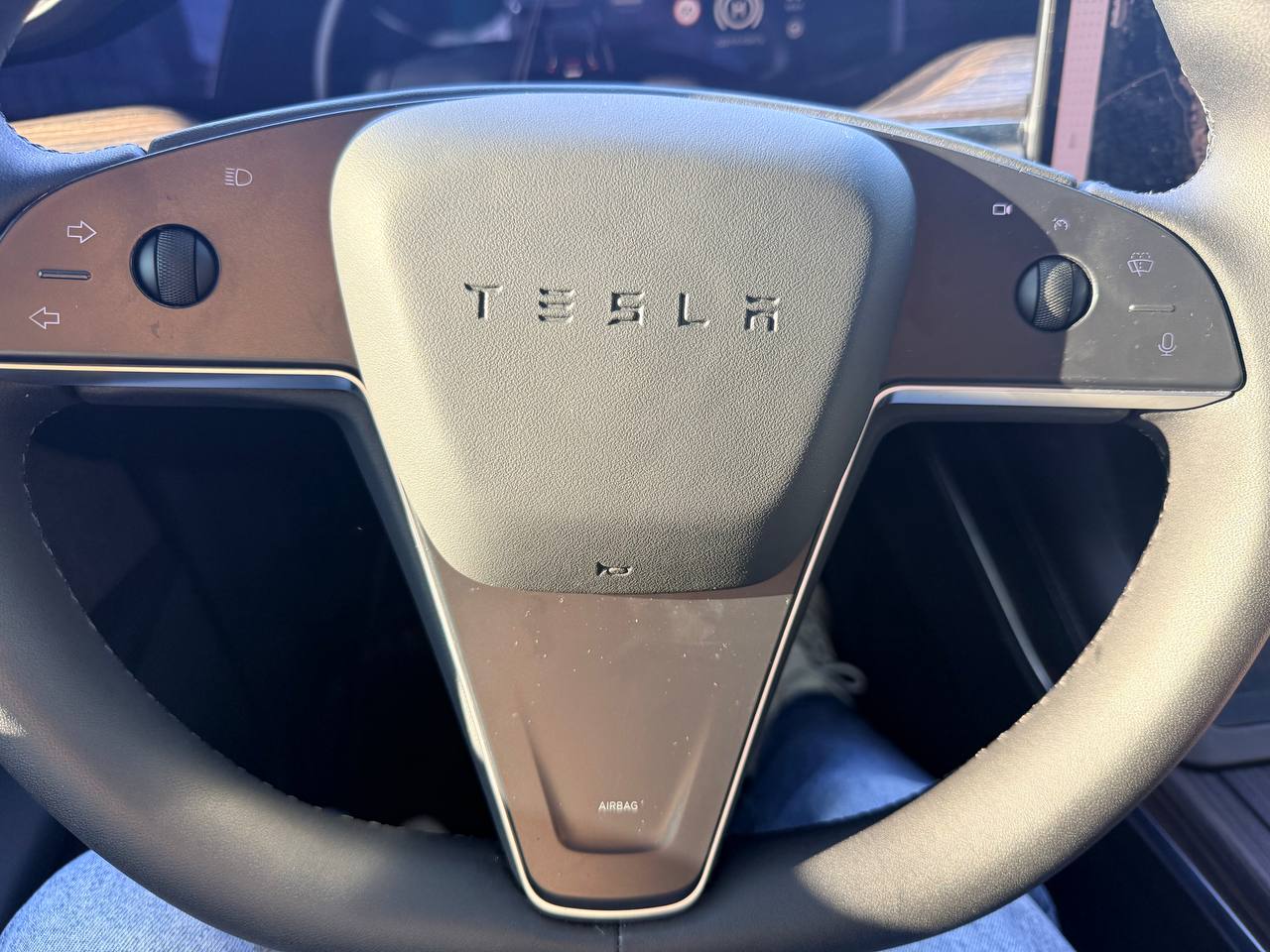 накладка на руль Tesla 2022 р. 