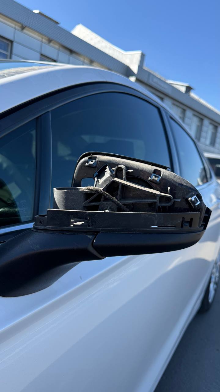 левое боковое зеркало Ford Fusion 