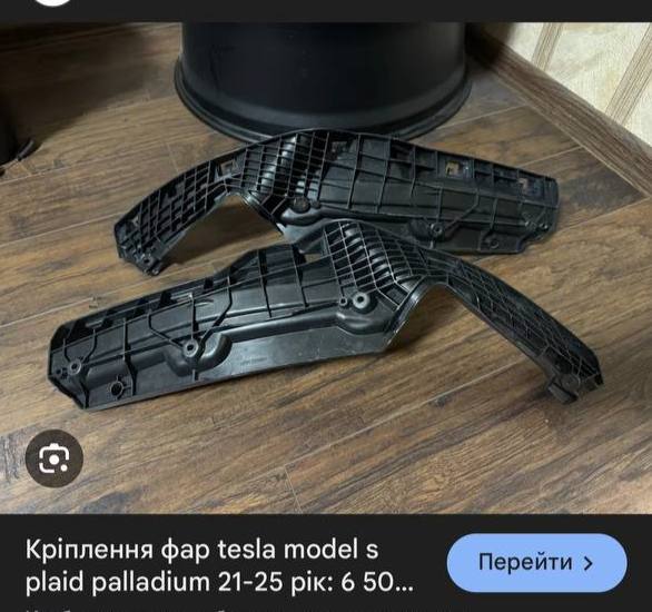 праве кріплення Tesla Model S 