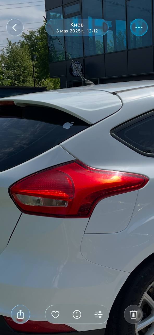 ліхтар Ford 2015 р. 