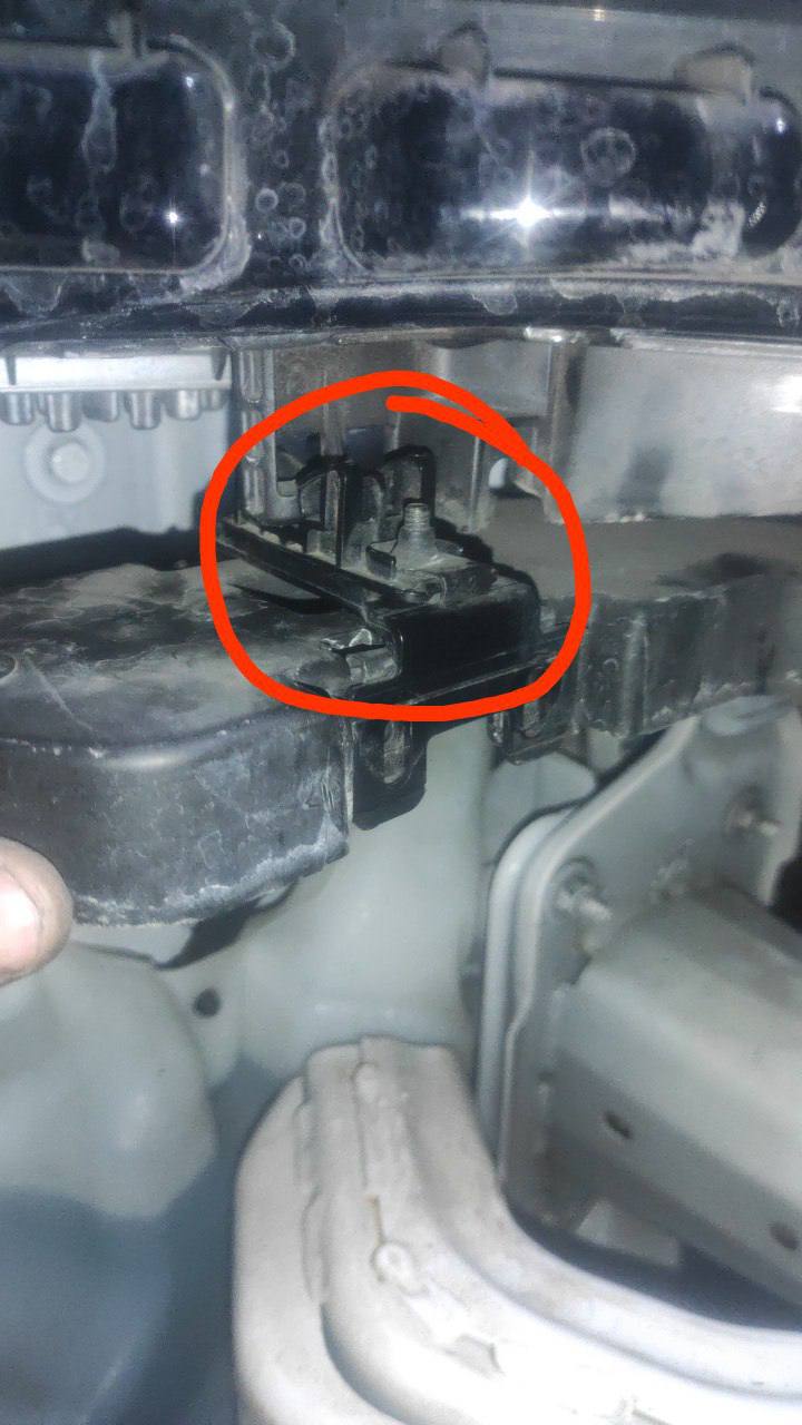 Купити кронштейн кріплення фари Ford 