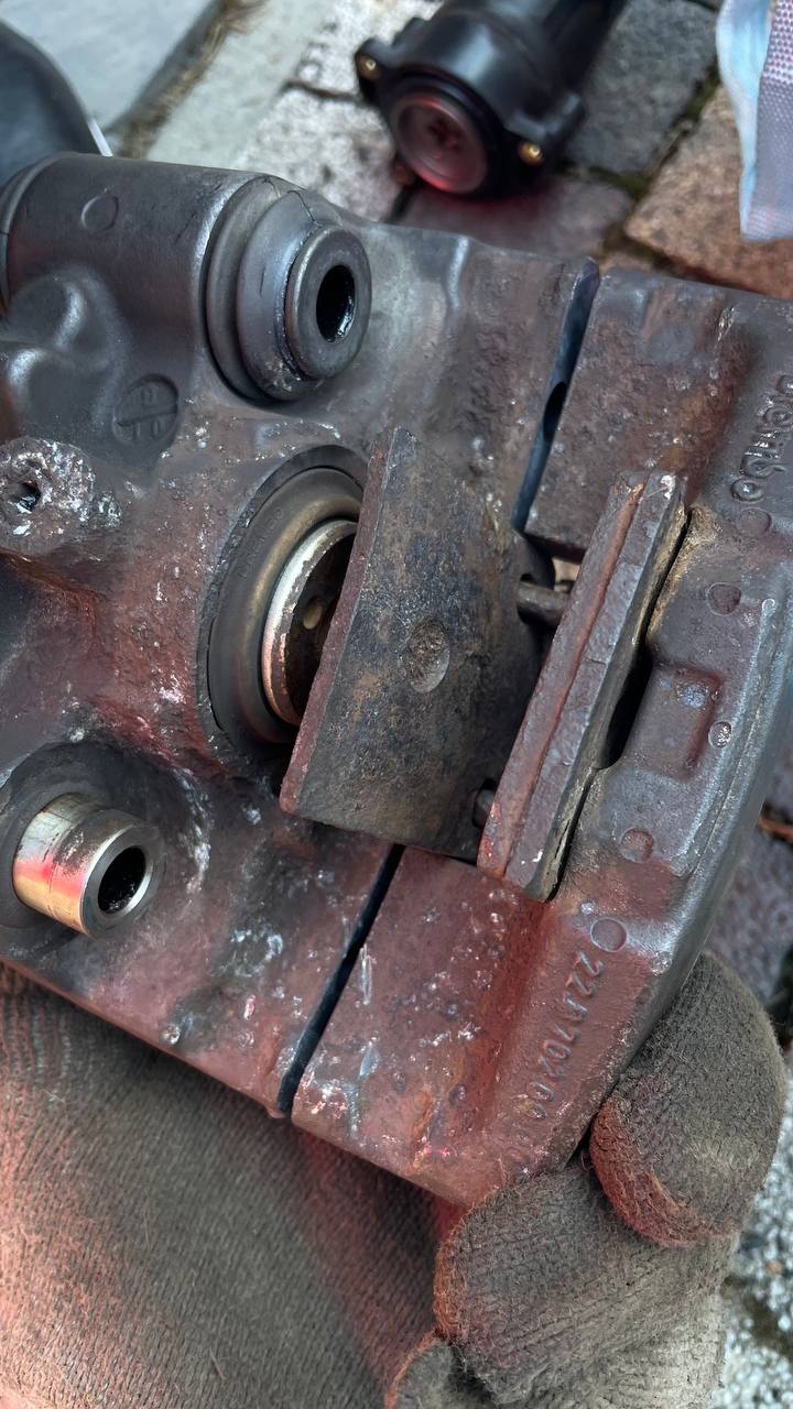 колодка ручника Tesla 