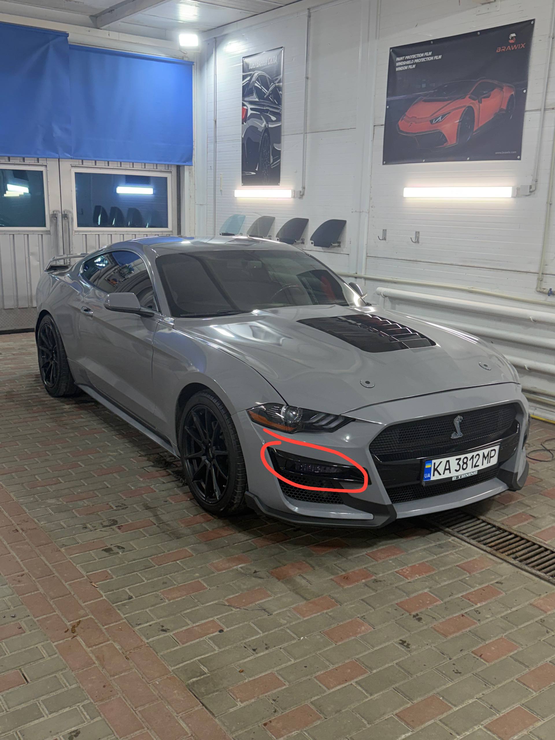 передній боковий габарит / поворотник Ford Mustang 