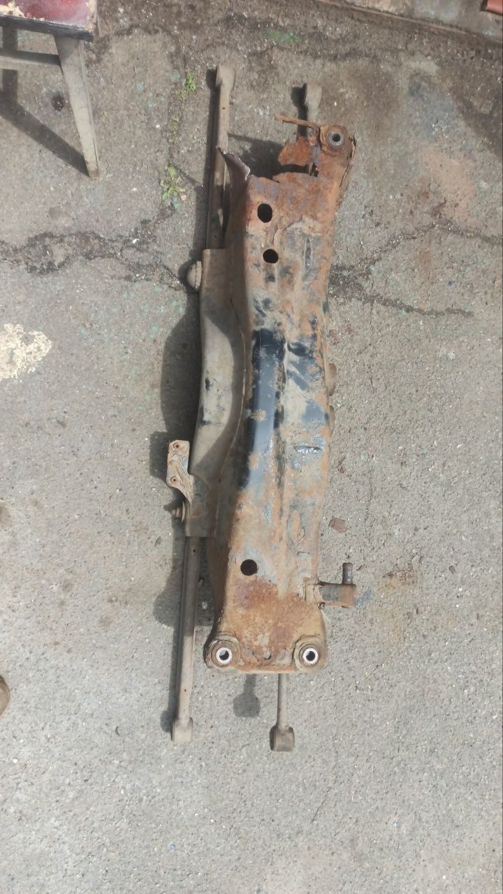 Купити балка Subaru Impreza 1998 р. 
