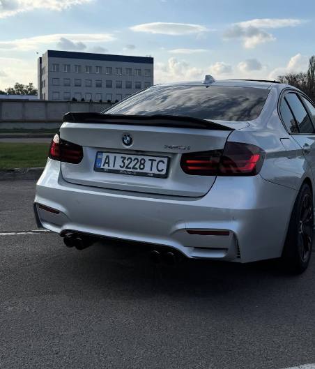 Купити бампер BMW 3 Series 