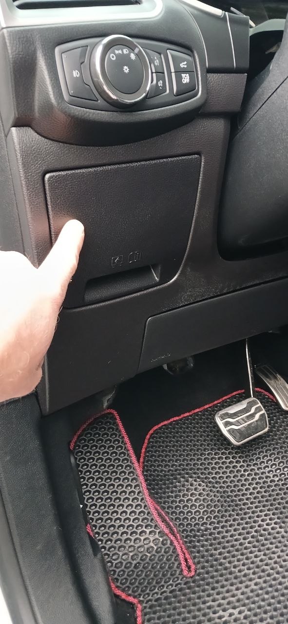 Купити бардачок Ford Edge 
