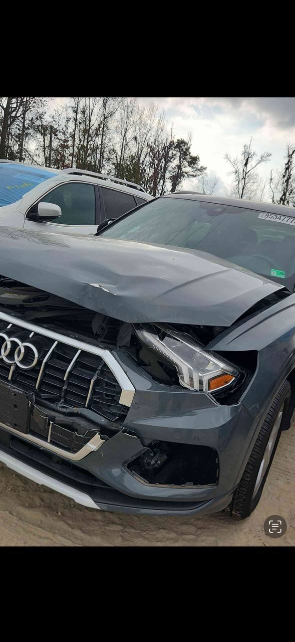 ліва частина переднього бампера Audi Q3 Premium Plus 2020 р. 