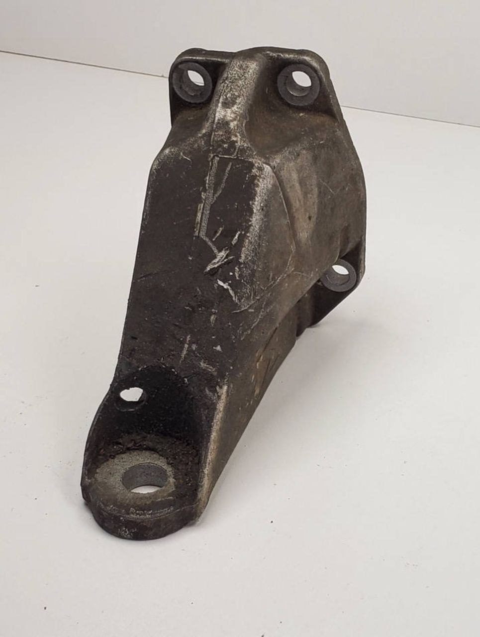 кронштейна мкпп Audi 