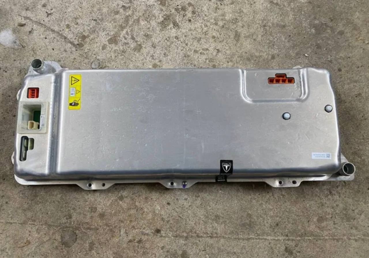 Купити Чарджер штатський М3/МУ Tesla Model 3 2022 р. 