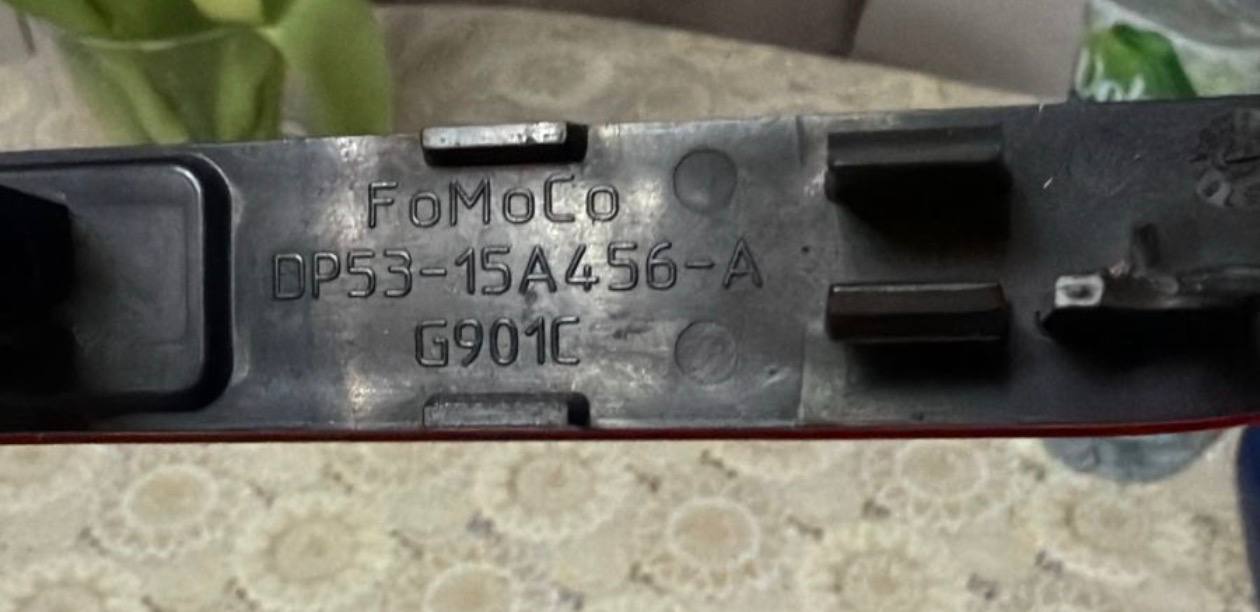 левый задний габарит Lincoln MKZ 