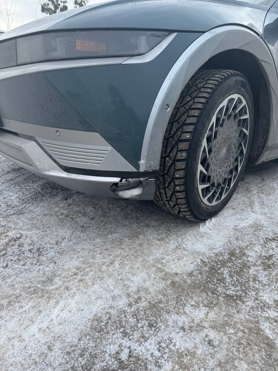 нижню накладку бампера 