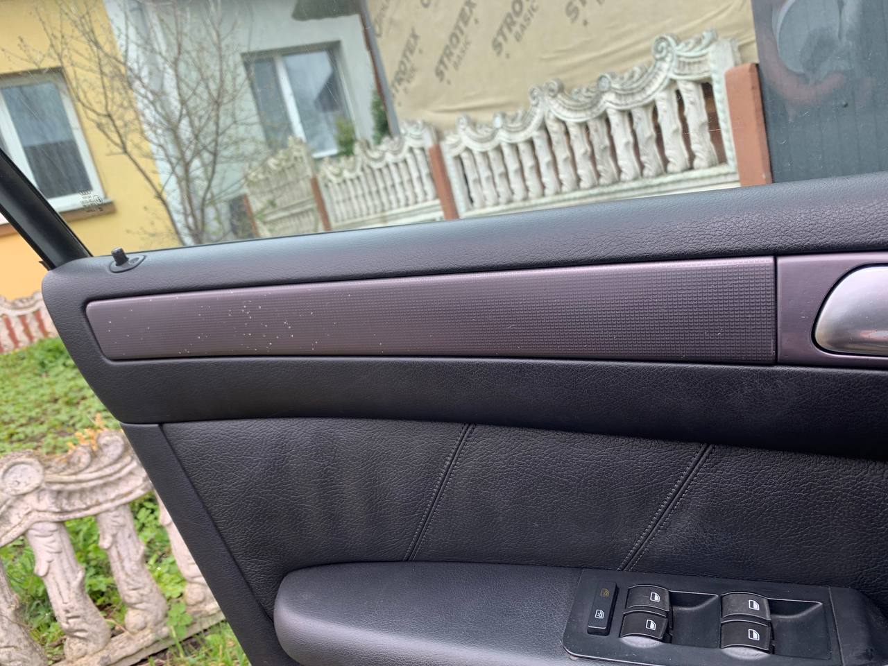Купити декоративна накладка Audi 