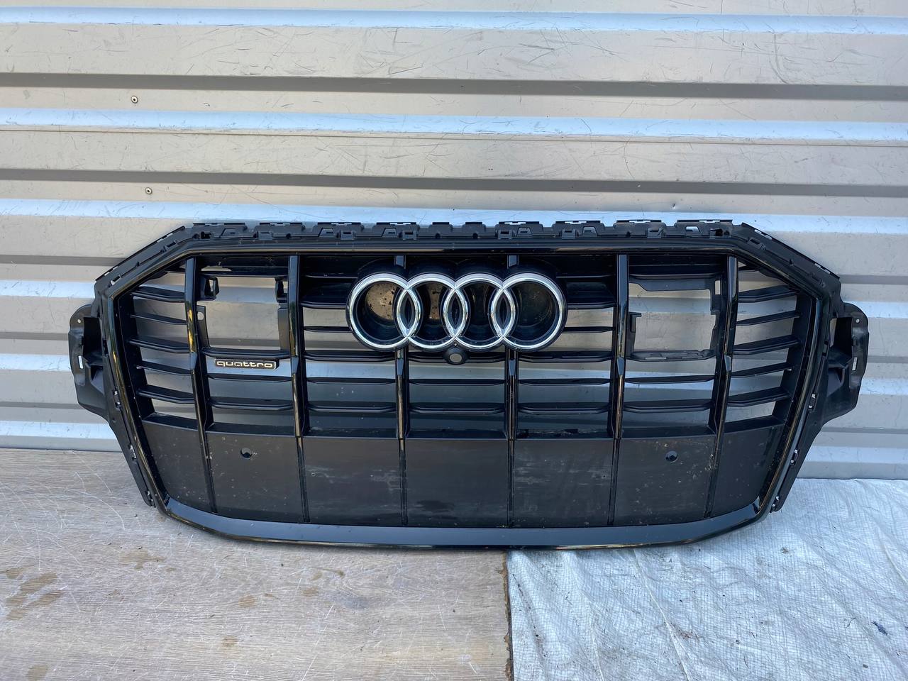 Купити деталь із зображення Audi Q7 2021 р. 