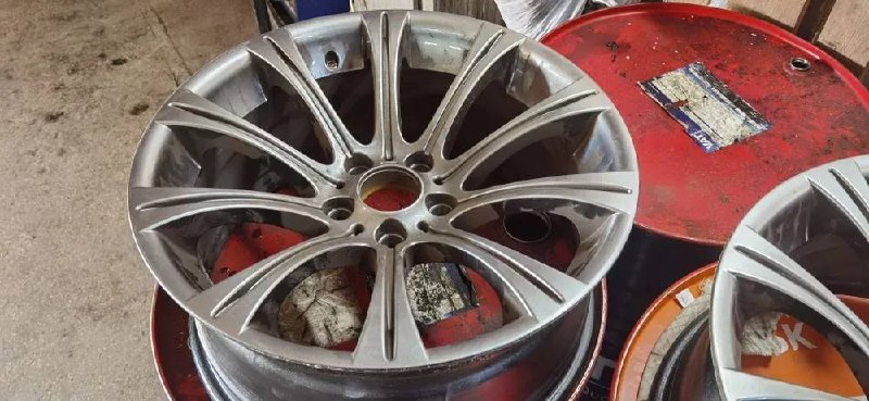 Купити деталь із зображення BMW M5 