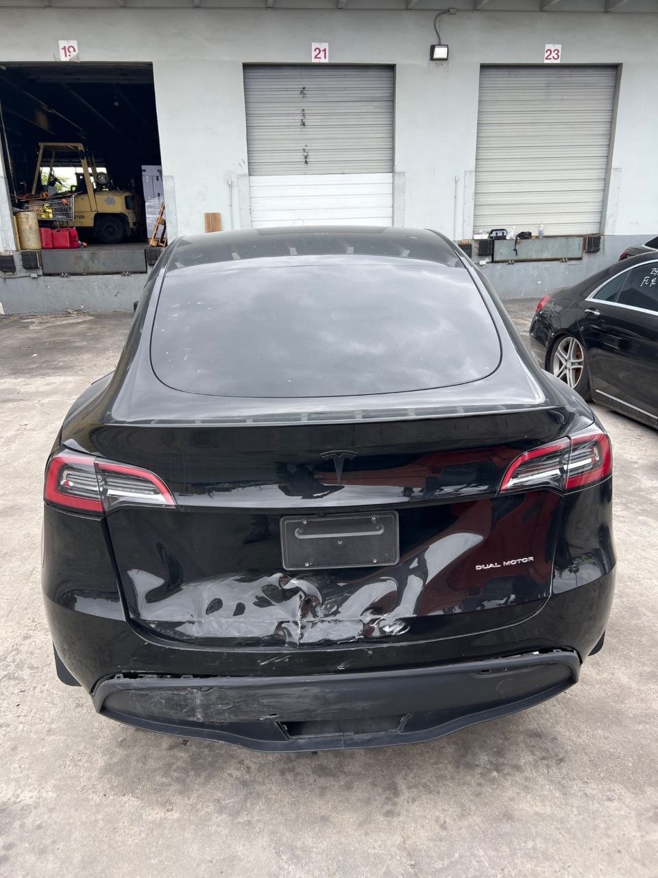 Купити деталь із зображення Tesla 