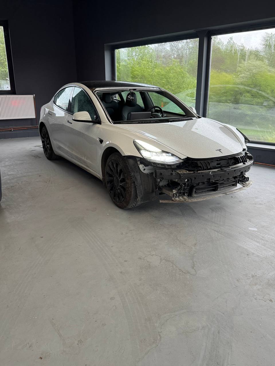 Купити деталь із зображення Tesla 