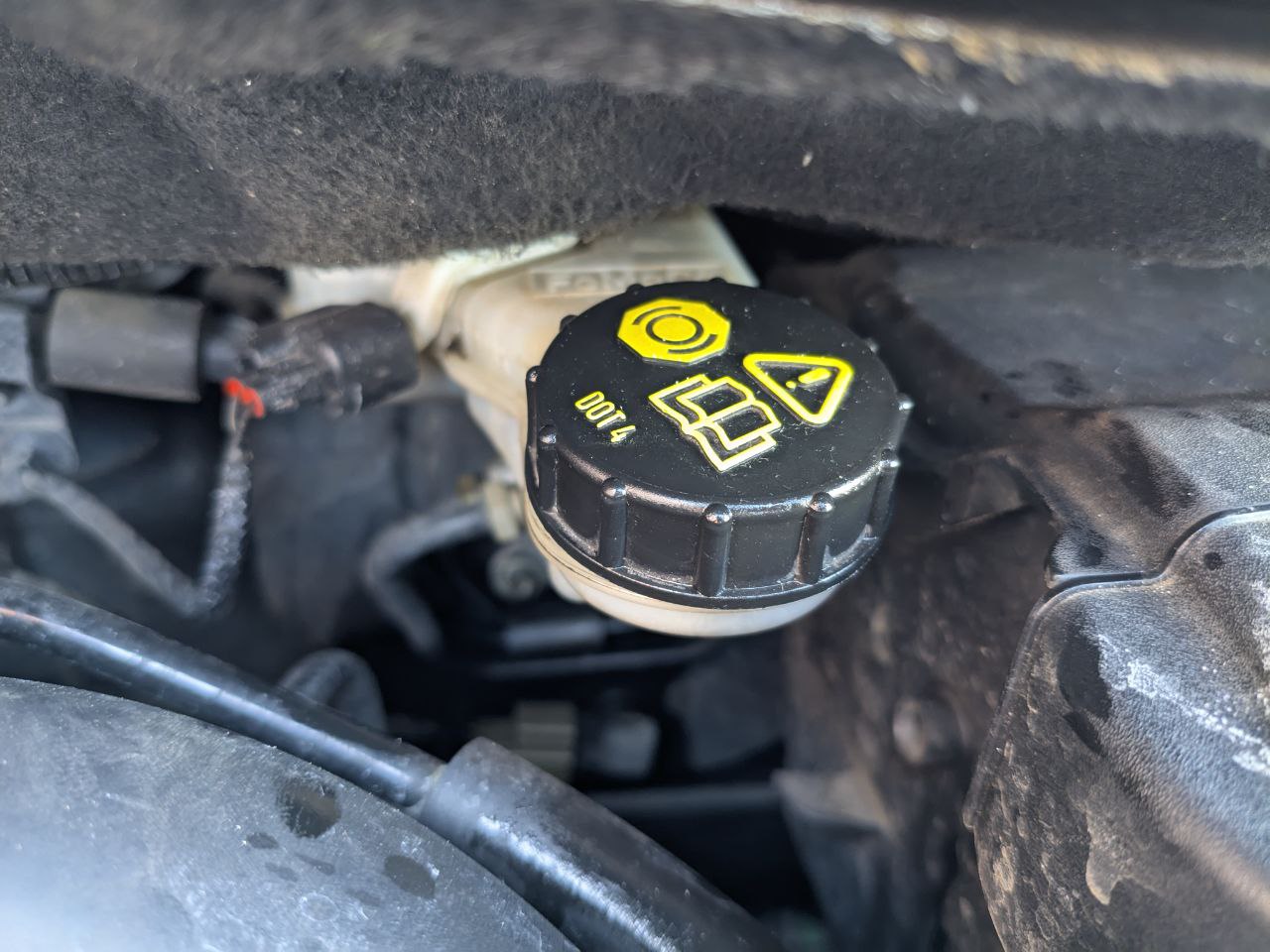 кришка бачка гальмівної рідини Ford 