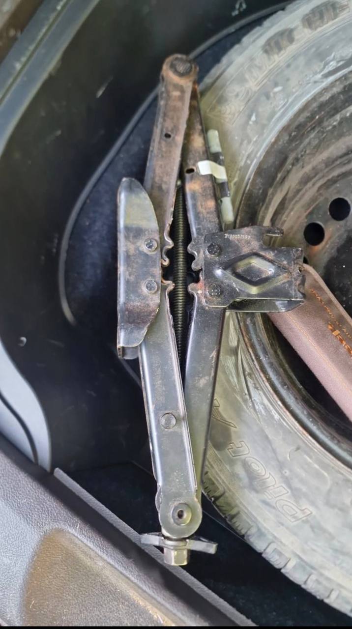 Купити домкрат Jeep Cherokee 