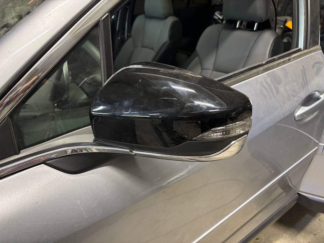 Купити дзеркало праве пасажира Subaru Outback 2024 р. 