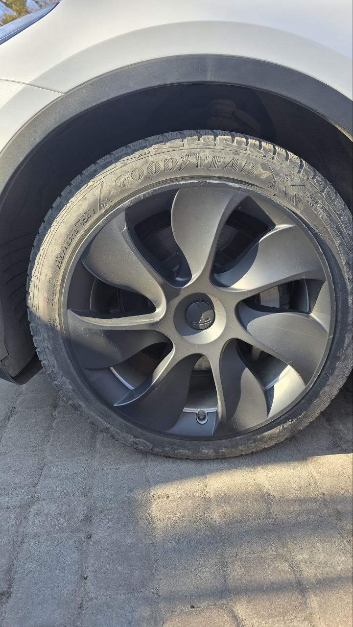 Купити ковпак Tesla Model Y 