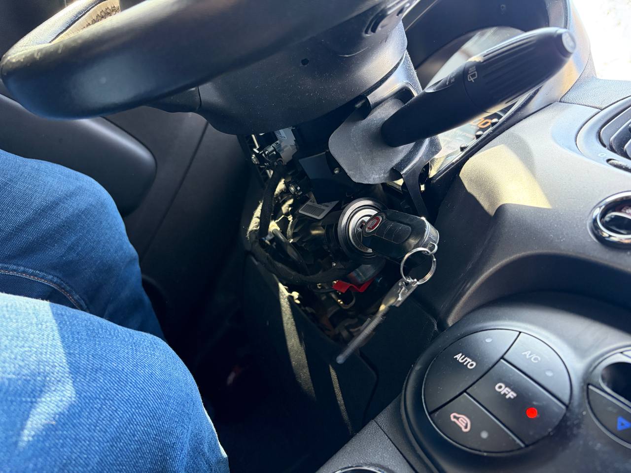 Купити пластиковий низ кожуха на рульову рейку Fiat 500 