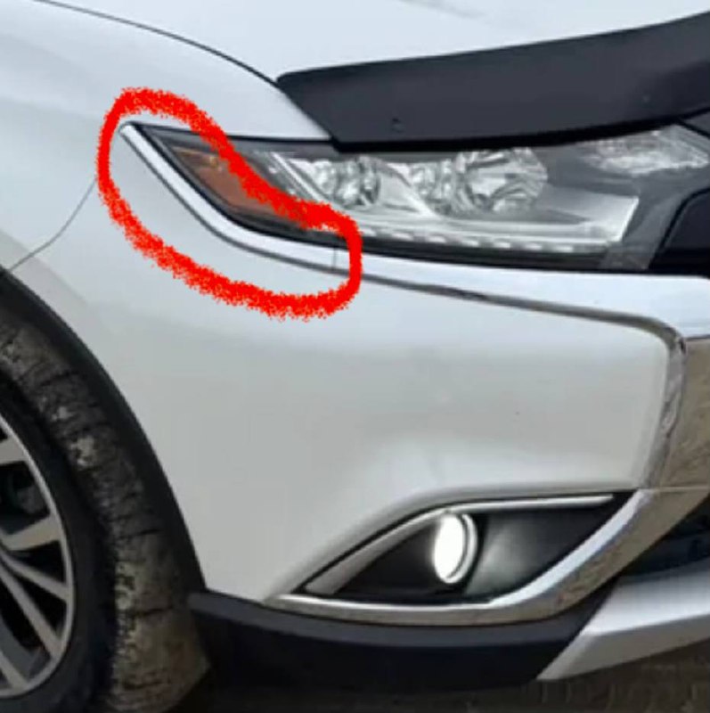 Купити елемент що кріпиться біля фари Mitsubishi 