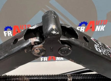 зламаний домкрат Renault 