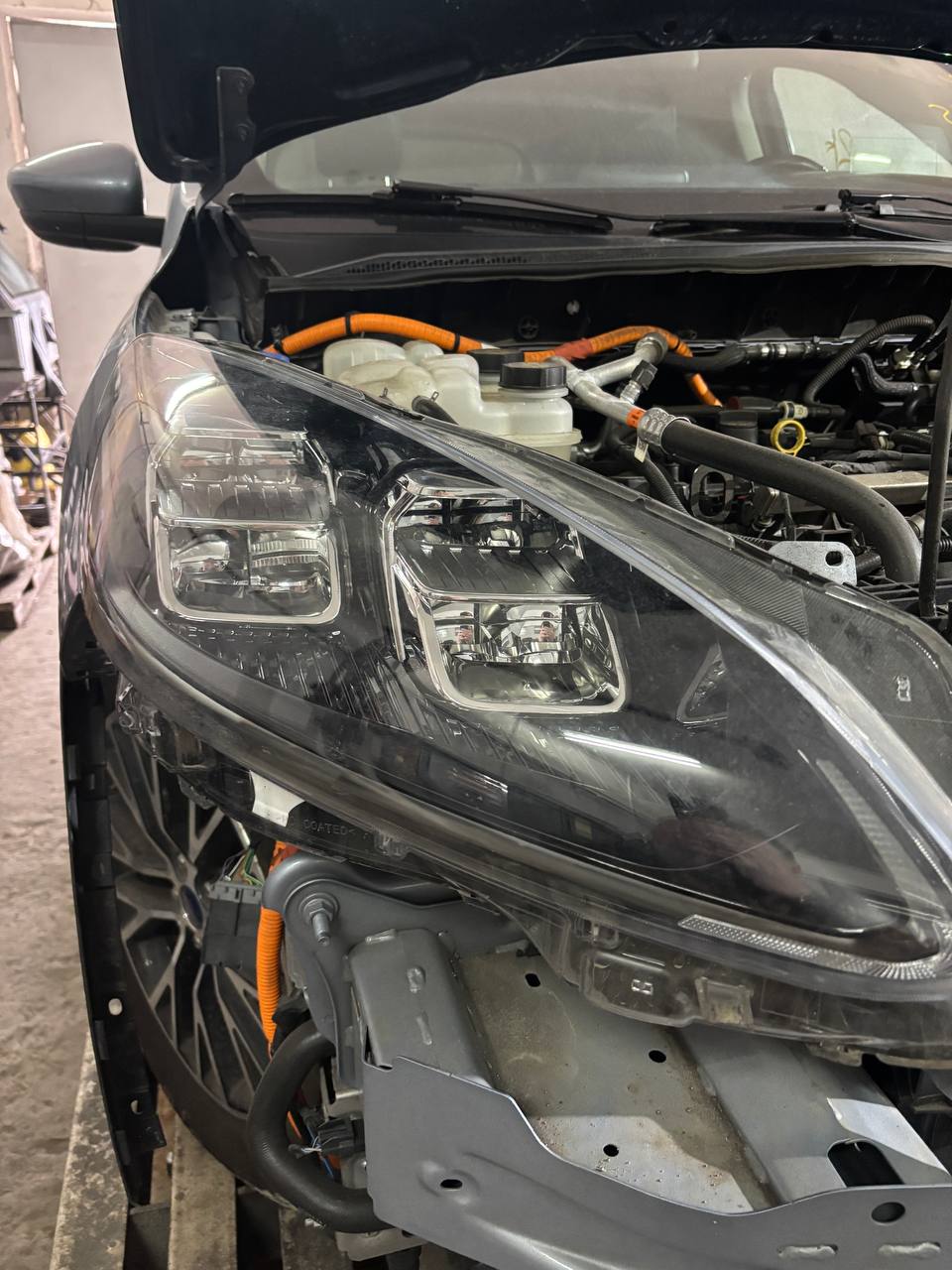 Купити фара Ford Escape Titanium 