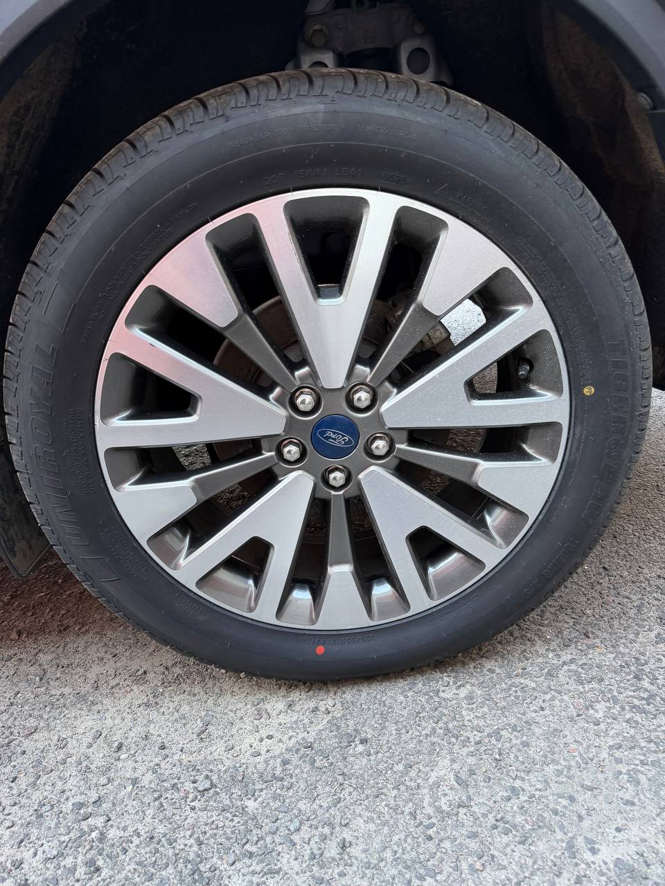 Купити гума Ford Escape 