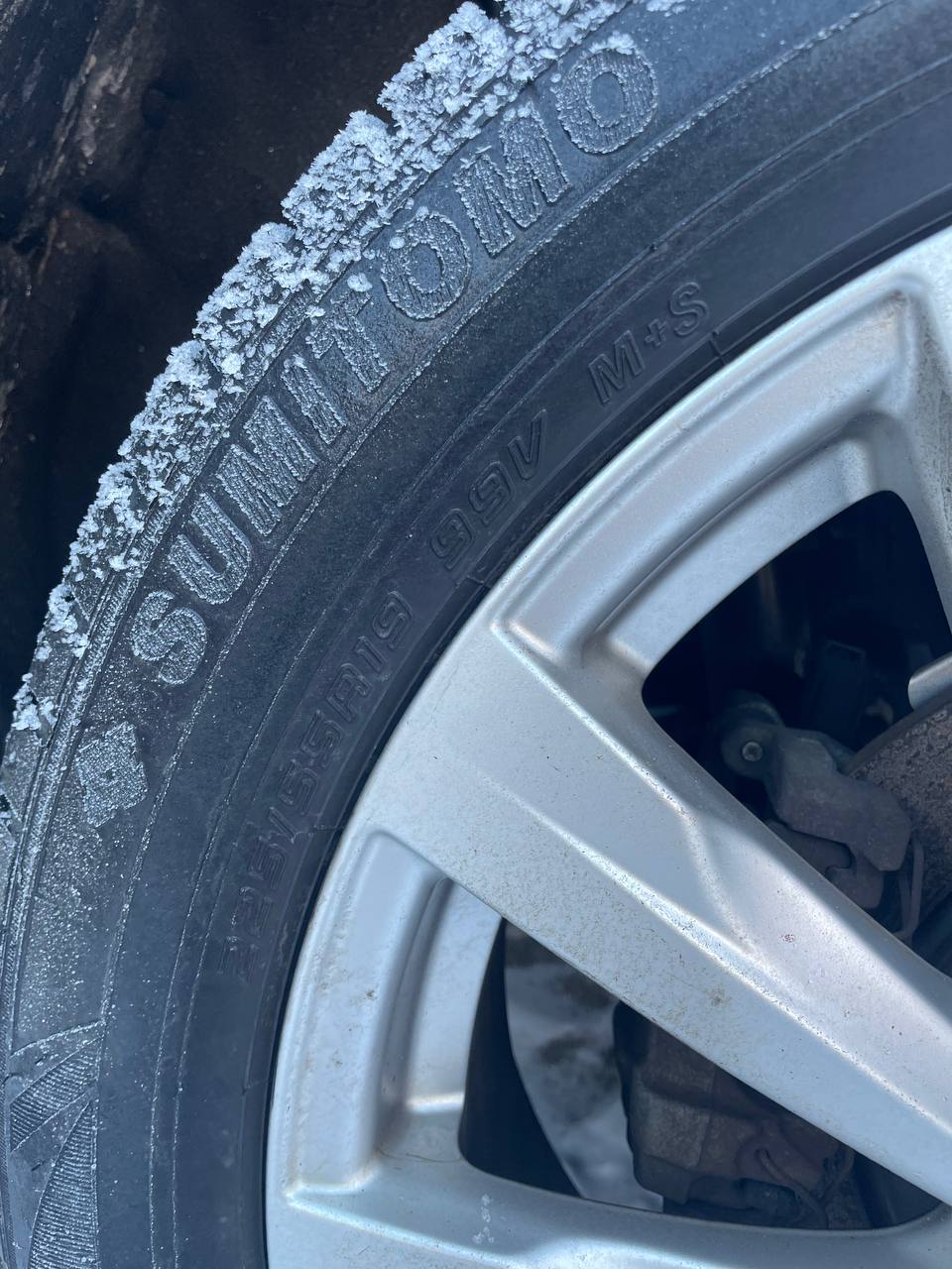 Купити гуму Ford Escape 
