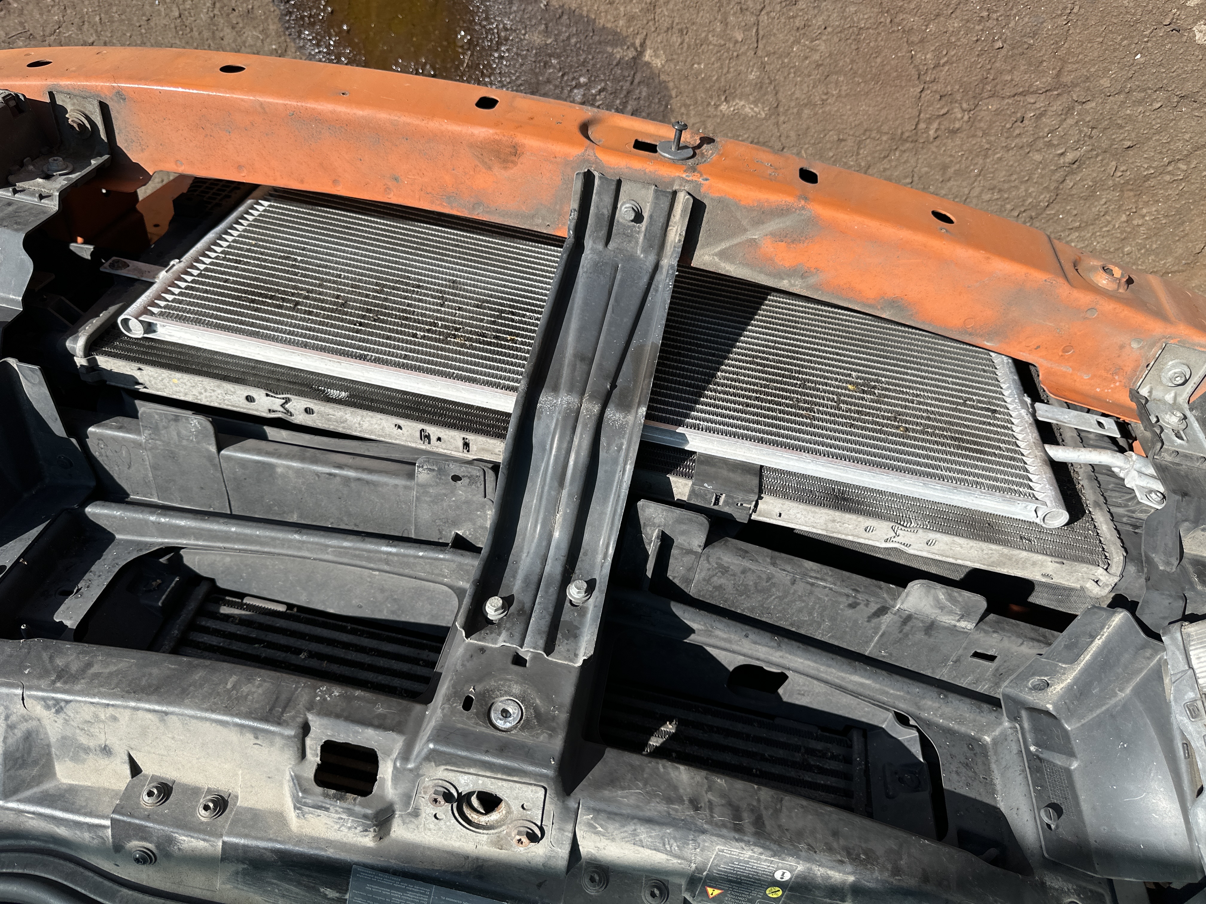 Радіатор охолодження двигуна Opel Vivaro 2013 р. 1995.0 л. Дизель 44063594406359 Київ